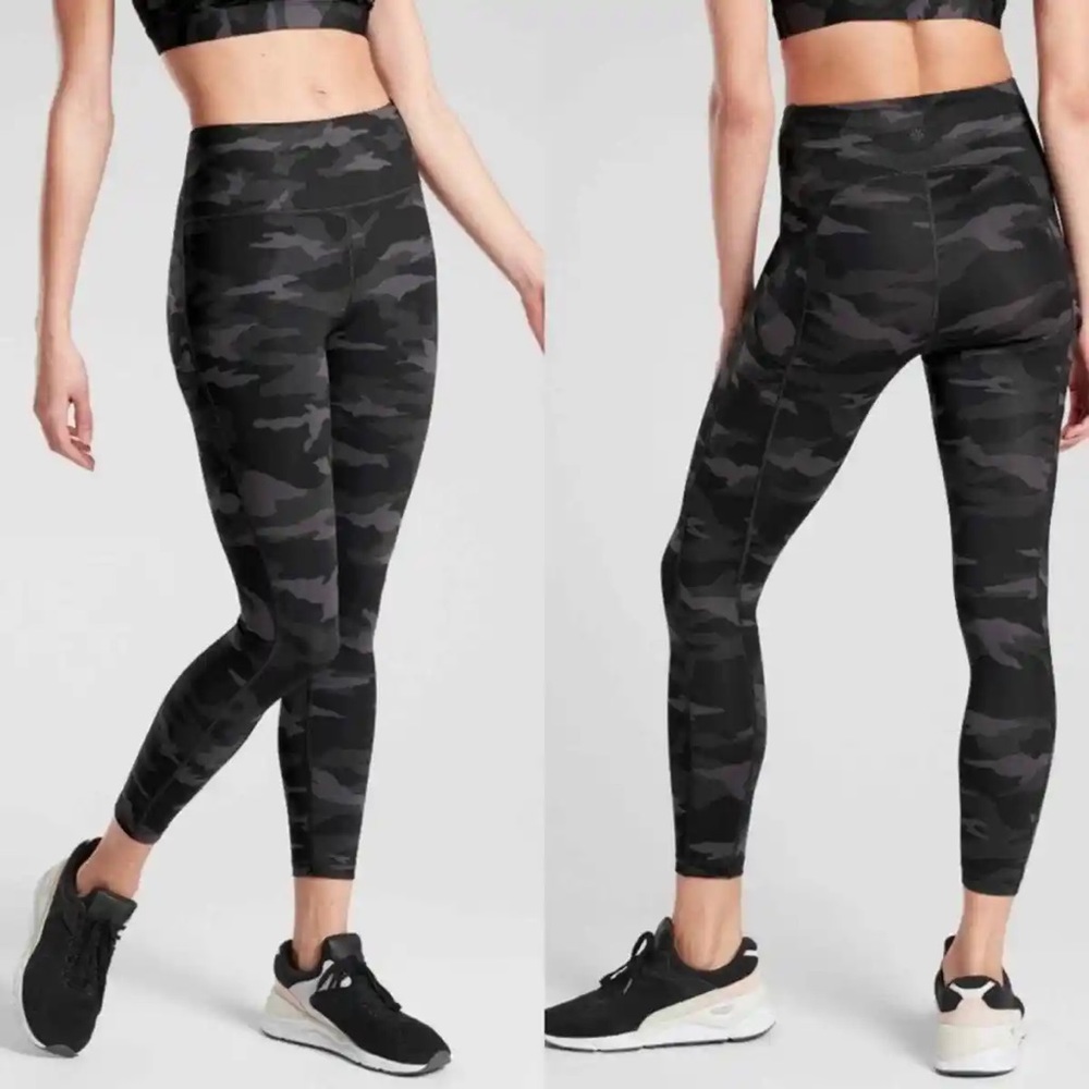 Athleta Ultimate Stash Pocket Camo 7/8 Tight